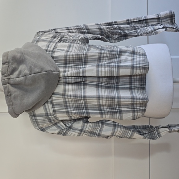 American Eagle Outfitters Gray and White Plaid Button-Down Shirt - Picture 6 of 7